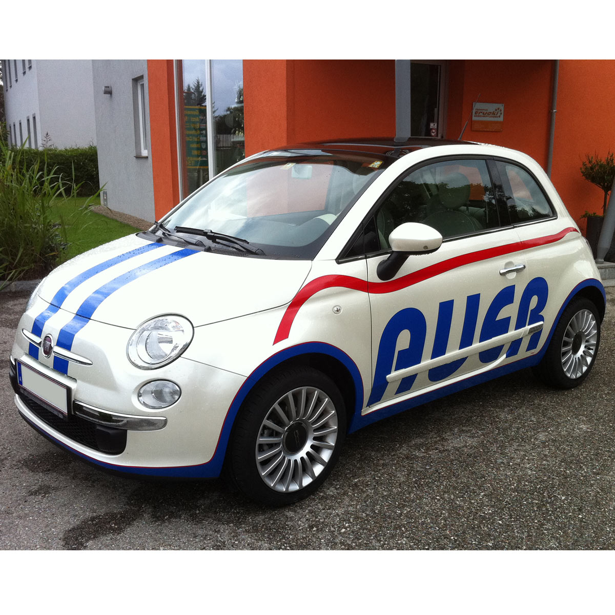Fahrzeugbeschriftung konturgeschnitten